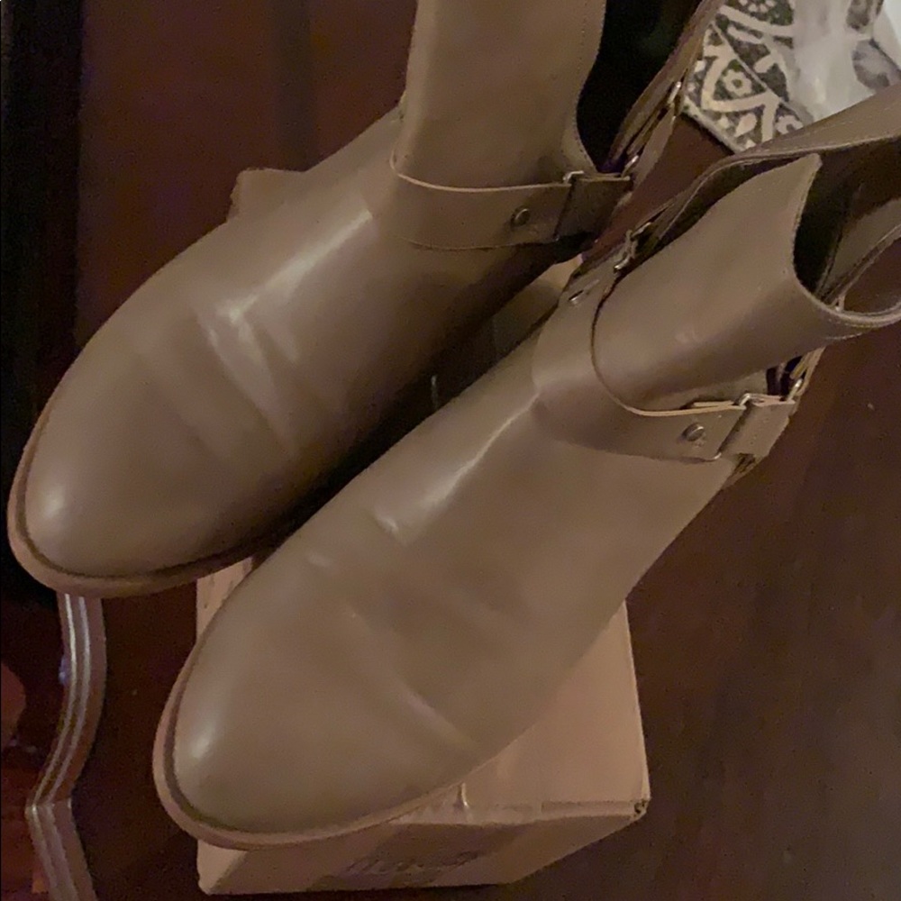 Amazing 😉 Forever 21 boots !!!